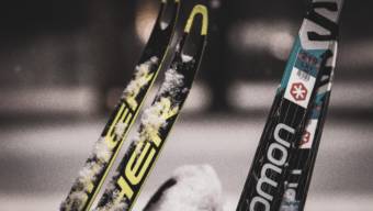Skidor.